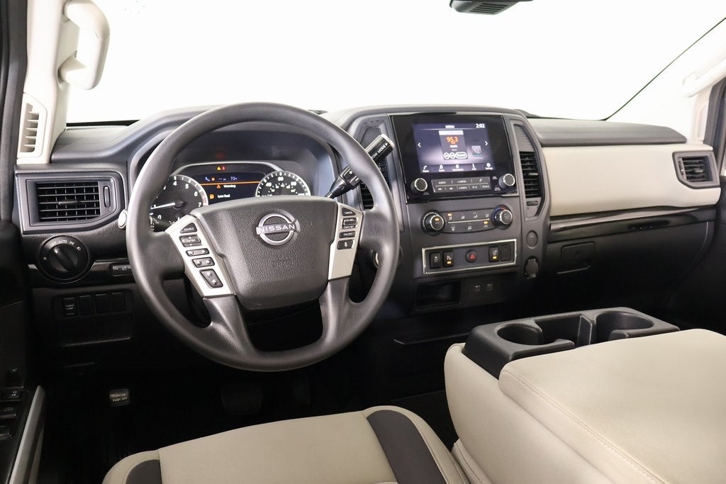 2024 Nissan TITAN SV