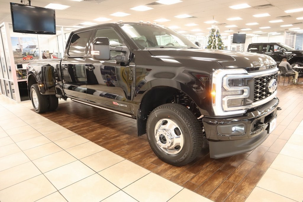 2026 Ford Super Duty F-350 DRW Platinum