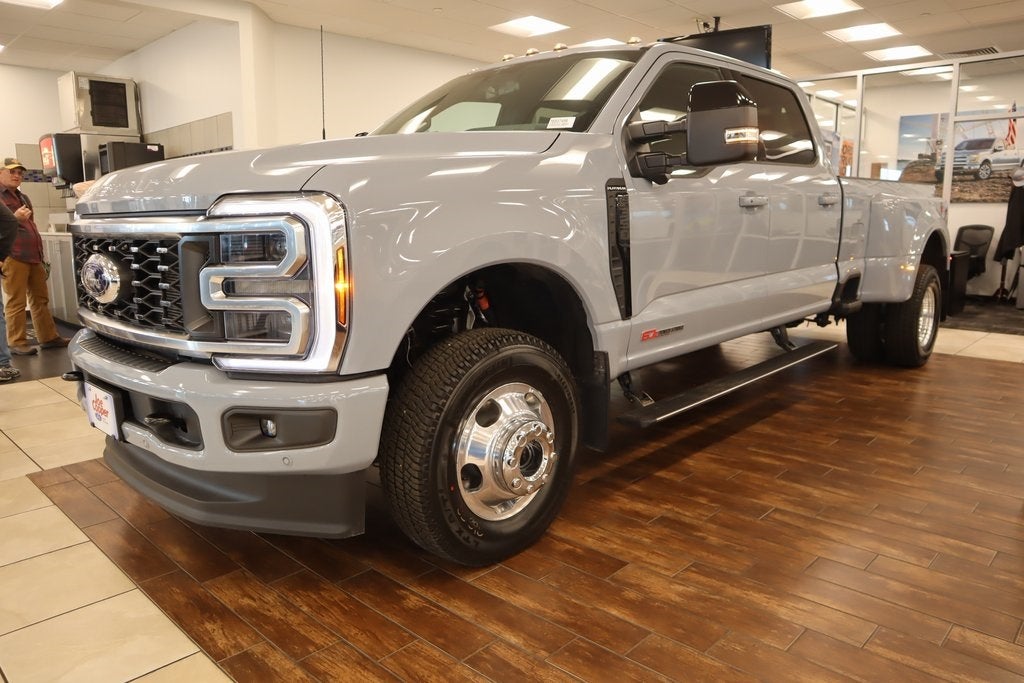 2026 Ford Super Duty F-350 DRW Platinum