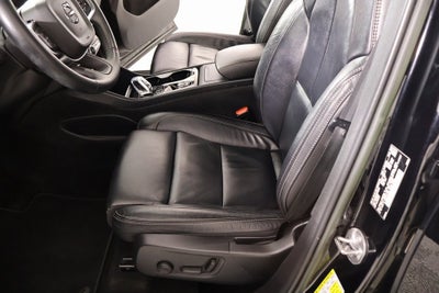 2023 Volvo XC40 B4 Plus Bright Theme