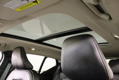 2023 Volvo XC40 B4 Plus Bright Theme