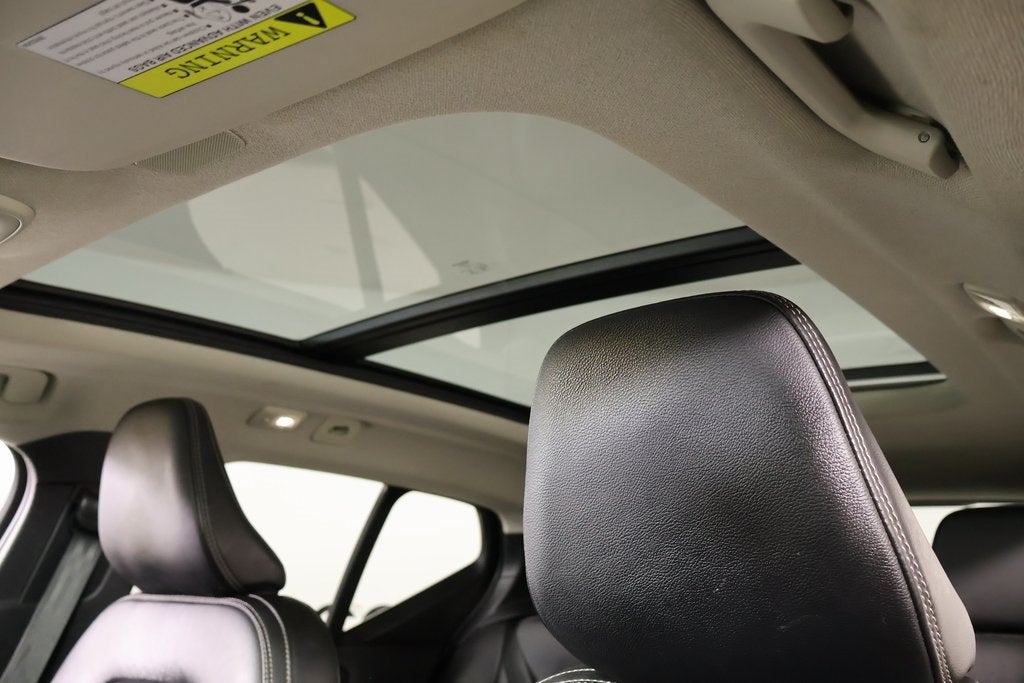 2023 Volvo XC40 B4 Plus Bright Theme