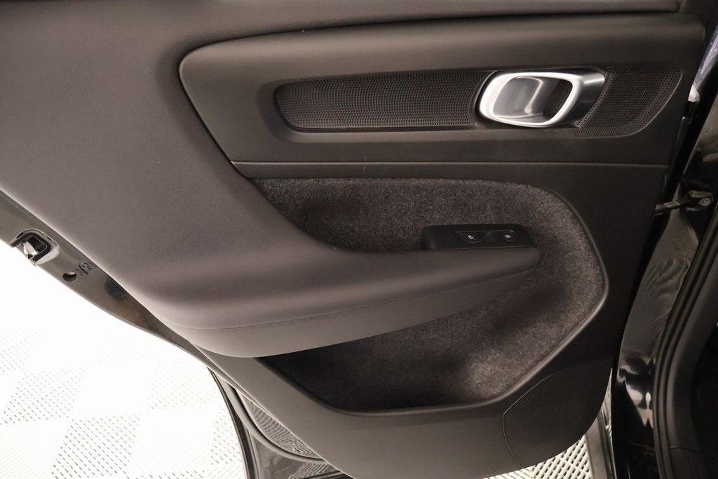 2023 Volvo XC40 B4 Plus Bright Theme