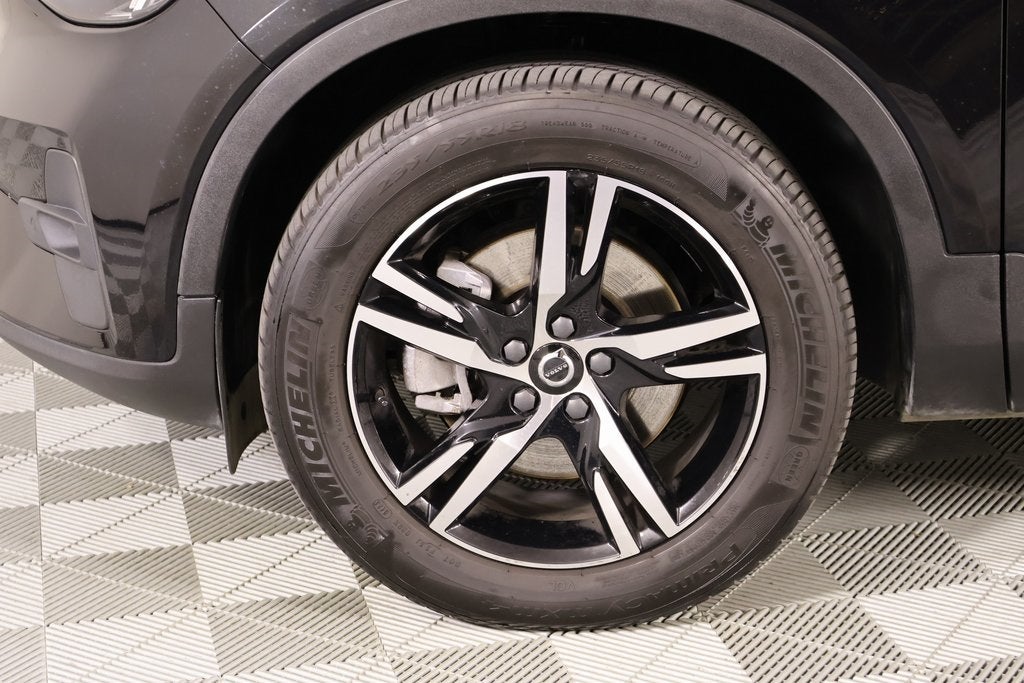 2023 Volvo XC40 B4 Plus Bright Theme