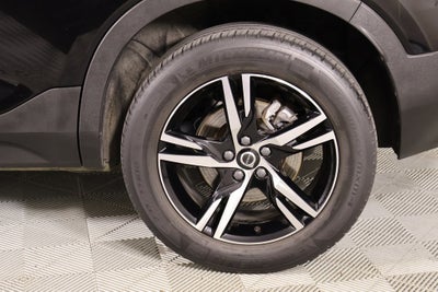 2023 Volvo XC40 B4 Plus Bright Theme