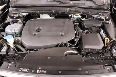 2023 Volvo XC40 B4 Plus Bright Theme