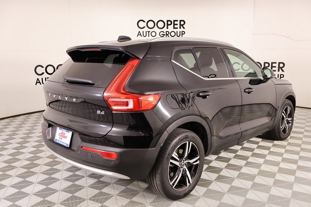 2023 Volvo XC40 B4 Plus Bright Theme