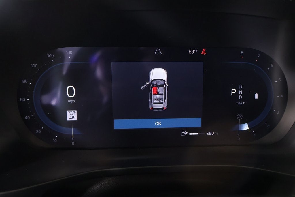 2023 Volvo XC40 B4 Plus Bright Theme