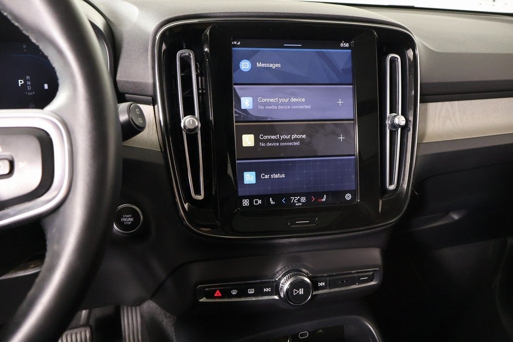 2023 Volvo XC40 B4 Plus Bright Theme