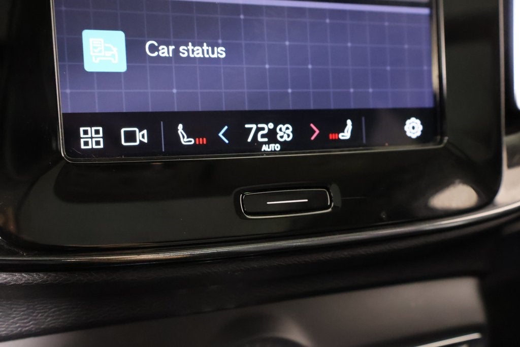 2023 Volvo XC40 B4 Plus Bright Theme