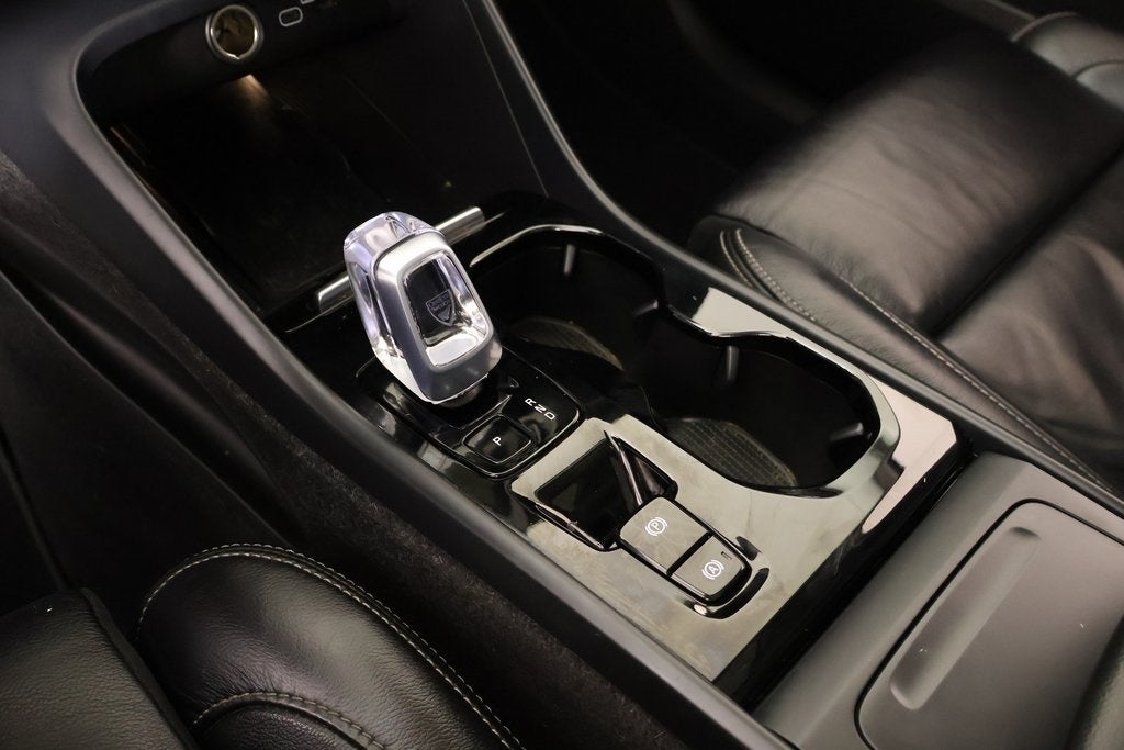 2023 Volvo XC40 B4 Plus Bright Theme