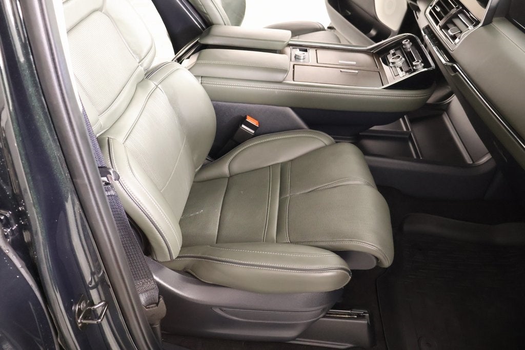 2022 Lincoln Navigator Black Label