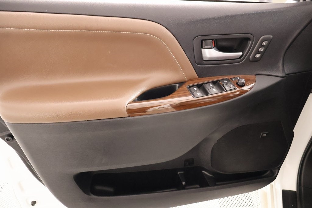 2017 Toyota Sienna Limited 7 Passenger