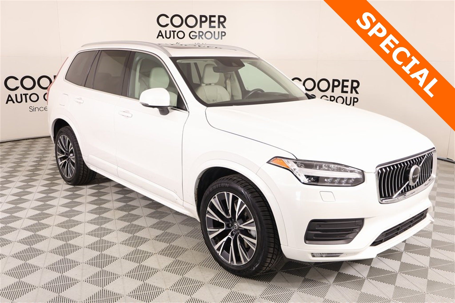 2022 Volvo XC90 T5 Momentum