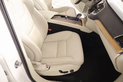 2022 Volvo XC90 T5 Momentum