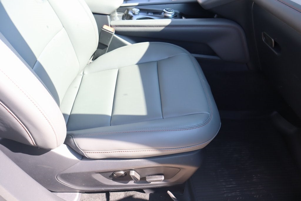 2025 Ford Explorer Active SERVICE LOANER