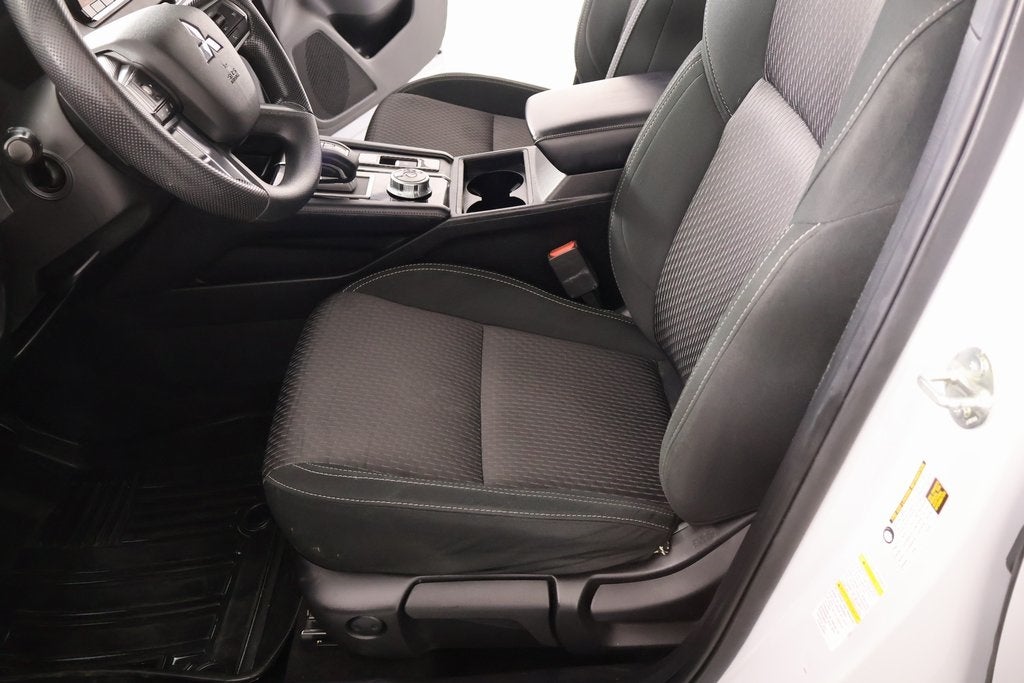 2023 Mitsubishi Outlander ES